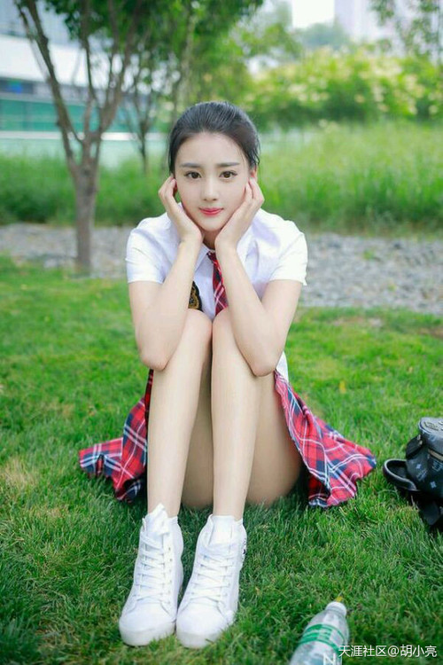 AYX官网-边路球员是否更依赖中场支援形成有效冲击，边路传中最好的球员