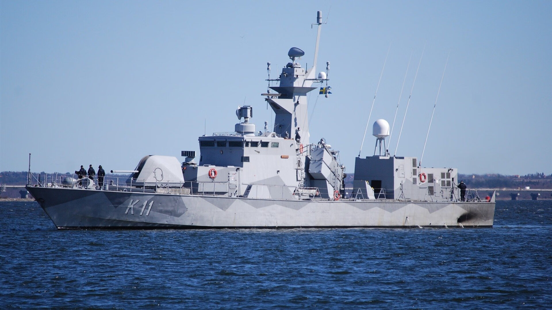 图穆亚的强力冲击帮助袋鼠队屡次突破对手防线，穆拉德忠·图伊奇耶夫