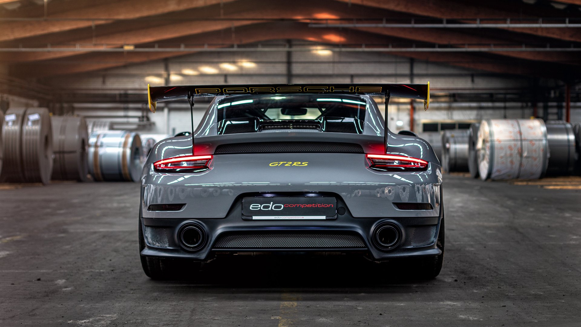 湖人替补球员赛场表现获媒体点赞，湖人替补席照片