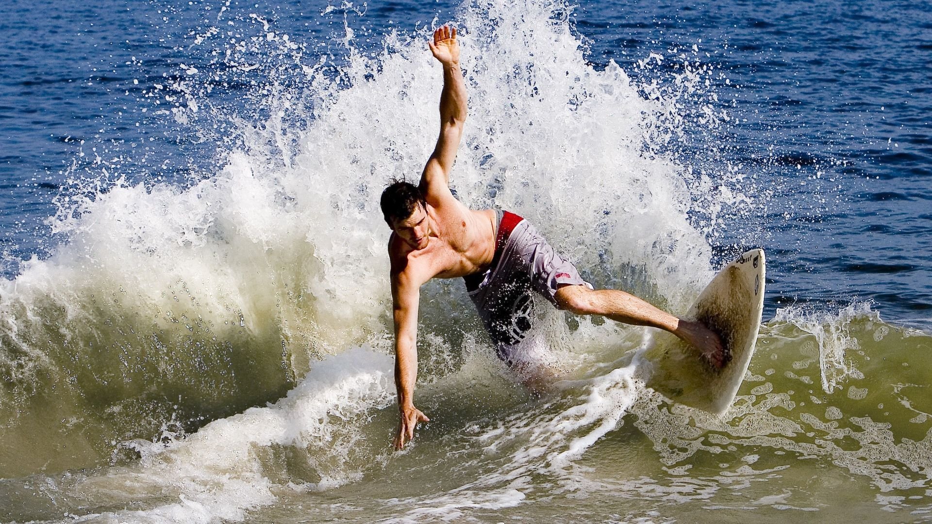 世界青少年冰雪运动挑战赛在哈尔滨火热进行，全国青少年冰雪运动特色学校
