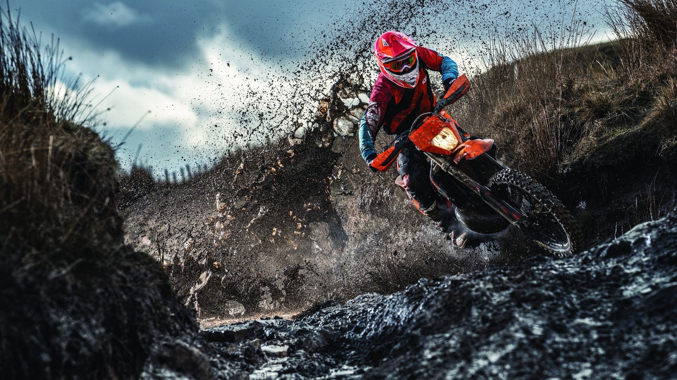 边路突击球员是否更依赖战术布置释放速度优势,边路进攻的主要原则